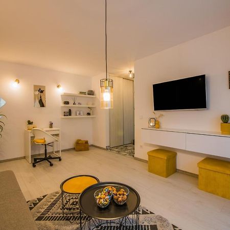 Kitty Sunflower Apartment Alba Iulia Extérieur photo
