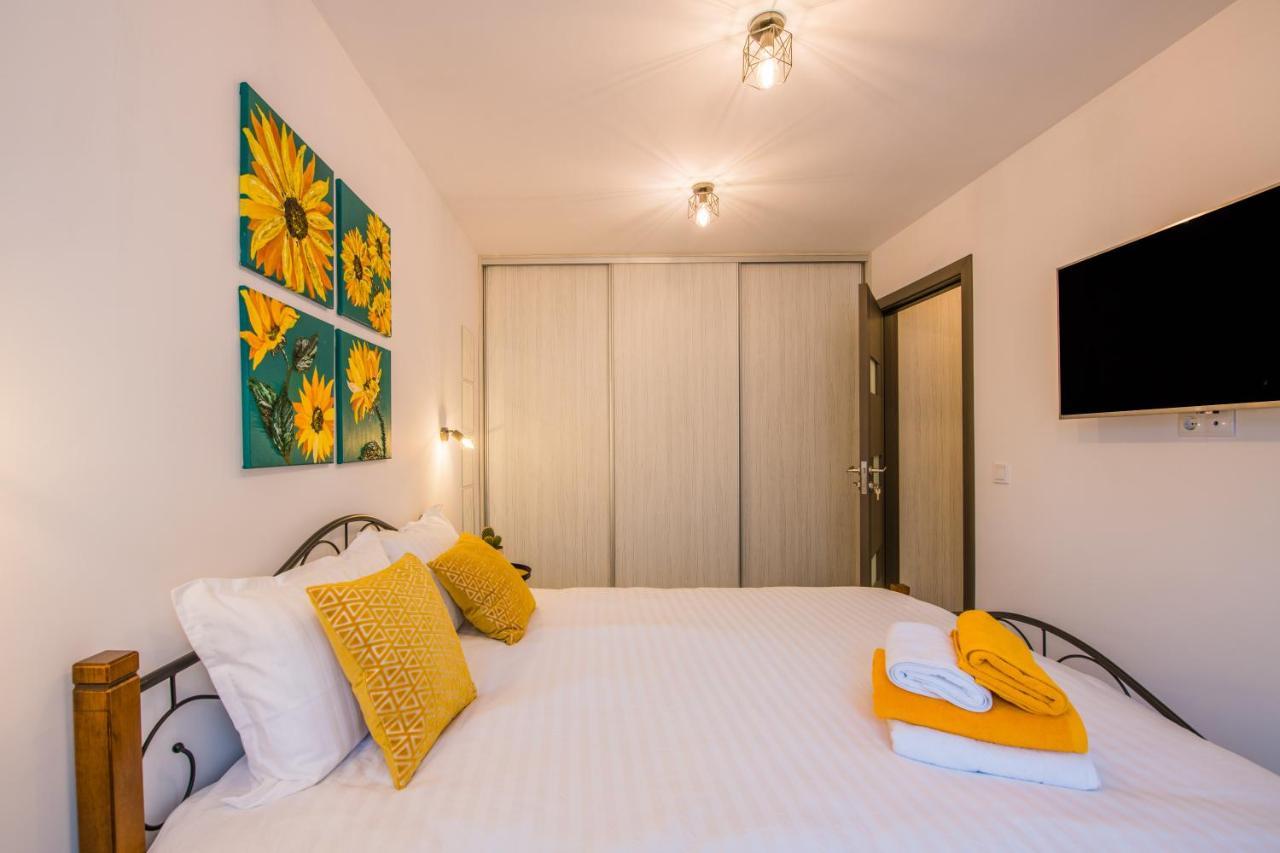 Kitty Sunflower Apartment Alba Iulia Extérieur photo