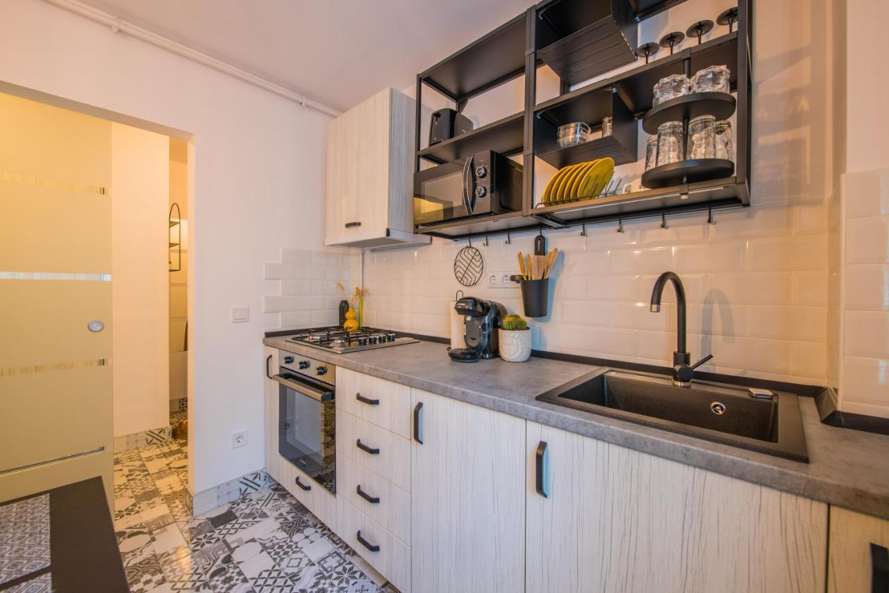 Kitty Sunflower Apartment Alba Iulia Extérieur photo